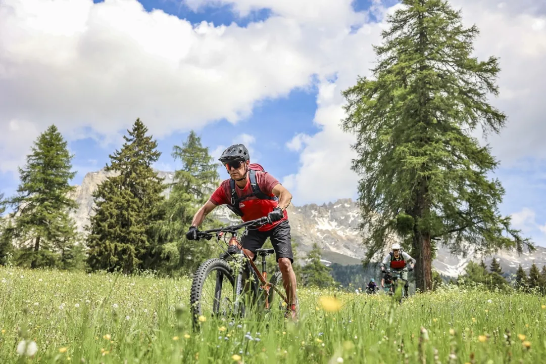Domenica senz’auto a Carezza Dolomites: lungo la via Nigra solo ciclisti ed escursionisti