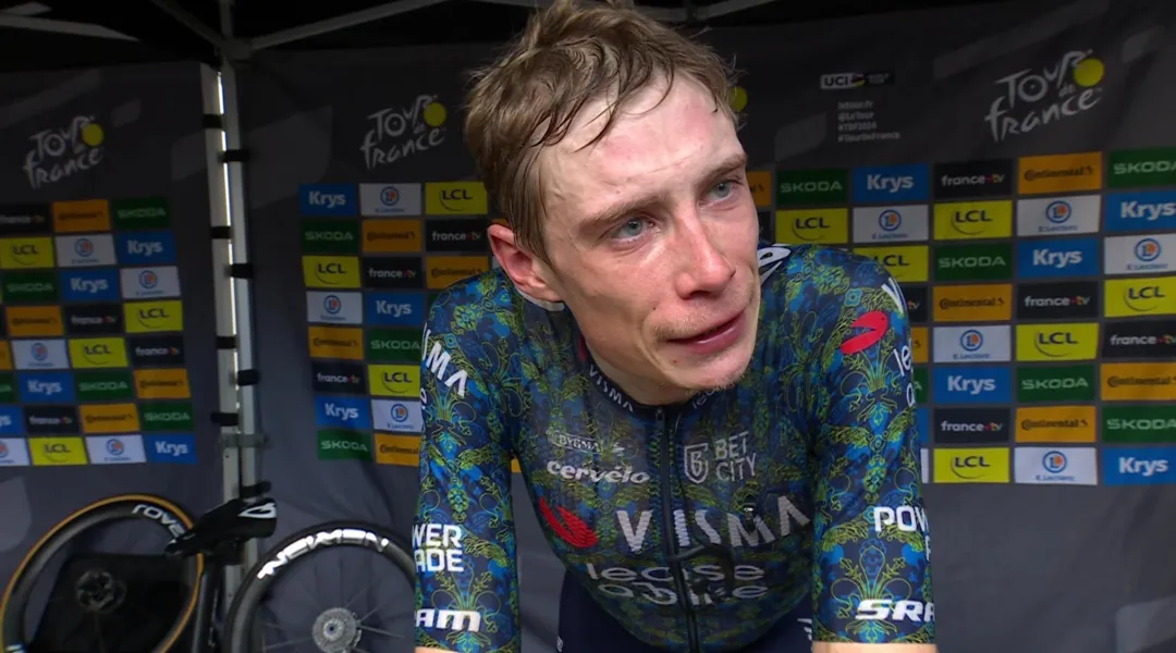 Tour - Le lacrime di Vingegaard dopo la vittoria: 'Ho passato 3 mesi molto difficili. Strano che abbia battuto Pogacar'