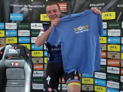 Video Vittoria n° 1000 per la Quick-Step: Evenepoel mostra la maglia celebrativa