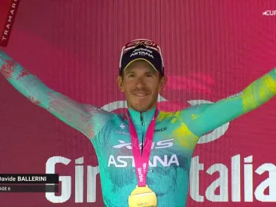 Video LItalia si sblocca con Davide Ballerini: rivivi la premiazione di Napoli dopo il successo nella volata a due con Stuyven