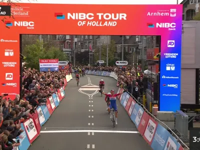 Video Van Poppel vince lultima tappa del Tour of Holland, generale a Laporte