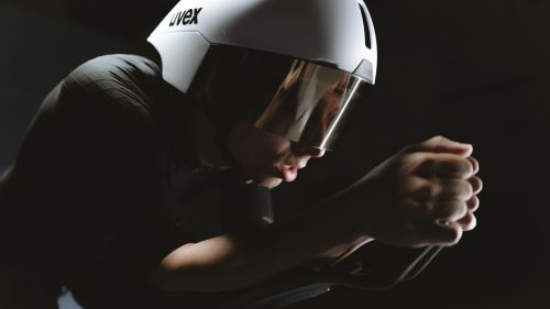 Uvex porta al Tour de France i nuovi caschi aerodinamici ultimate race X e ultimate DNAero MIPS