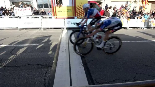 Tra Evenepoel e Pidcock vince Godon per qualche centimetro. Video dalla Volta Catalunya, Sant Feliu de Guíxols