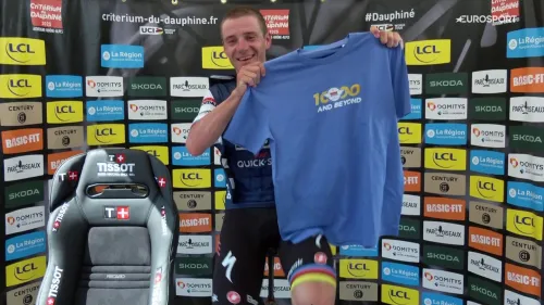 Vittoria n° 1000 per la Quick-Step: Evenepoel mostra la maglia celebrativa