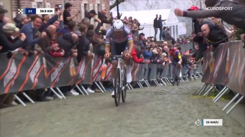 Van der Poel irresistibile! Nessuno lo tiene sull'Oude Kwaremont, il video dell'attacco