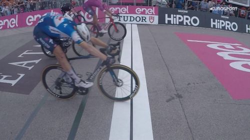 Giro d'italia - jonathan milan perde il treno, sfiora la rimonta da urlo ma vince merlier: rivivi la volata di padova
