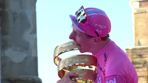 Tadej Pogacar molla Jonas Vingegaard dopo quattro pedalate: rivivi lattacco
