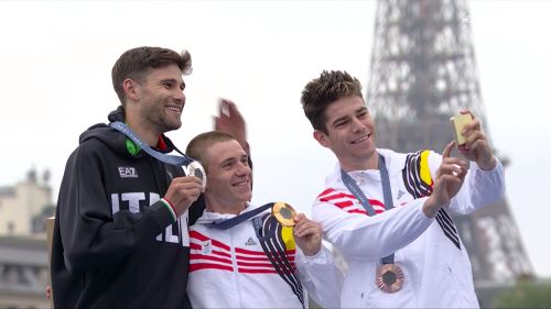 Ganna, medaglia d'argento! rivivi la premiazione e la simpatica gag del selfie con evenepoel e van aert sul podio