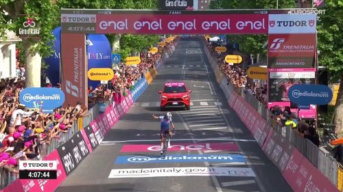 Giro d'italia - dall'inferno al paradiso! alaphilippe torna a vincere in un grande giro 3 anni dopo: rivivi l'arrivo