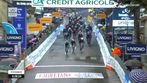 Ganna disinnescato, in volata ne approfitta vendrame, l'arrivo della terza tappa della tirreno-adriatica