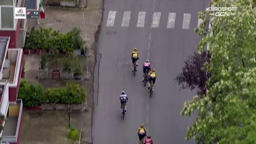 Giro d'italia - roglic sfida evenepoel al traguardo volante, ma il belga lo anticipa