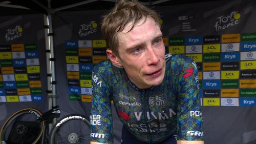 Tour - Le lacrime di Vingegaard dopo la vittoria: 'Ho passato 3 mesi molto difficili. Strano che abbia battuto Pogacar'