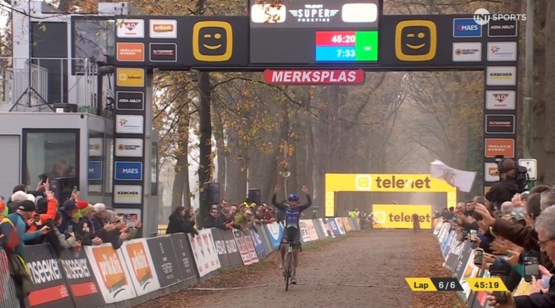 Lucinda Brand fa il vuoto pure a Merksplas, Joris Nieuwenhuis è super e torna a vincere