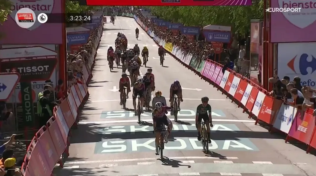 Doppio colpo per Femke Gerritse alla Vuelta: battuta Vos nello sprint di Huesca, tappa e maglia per l'olandese