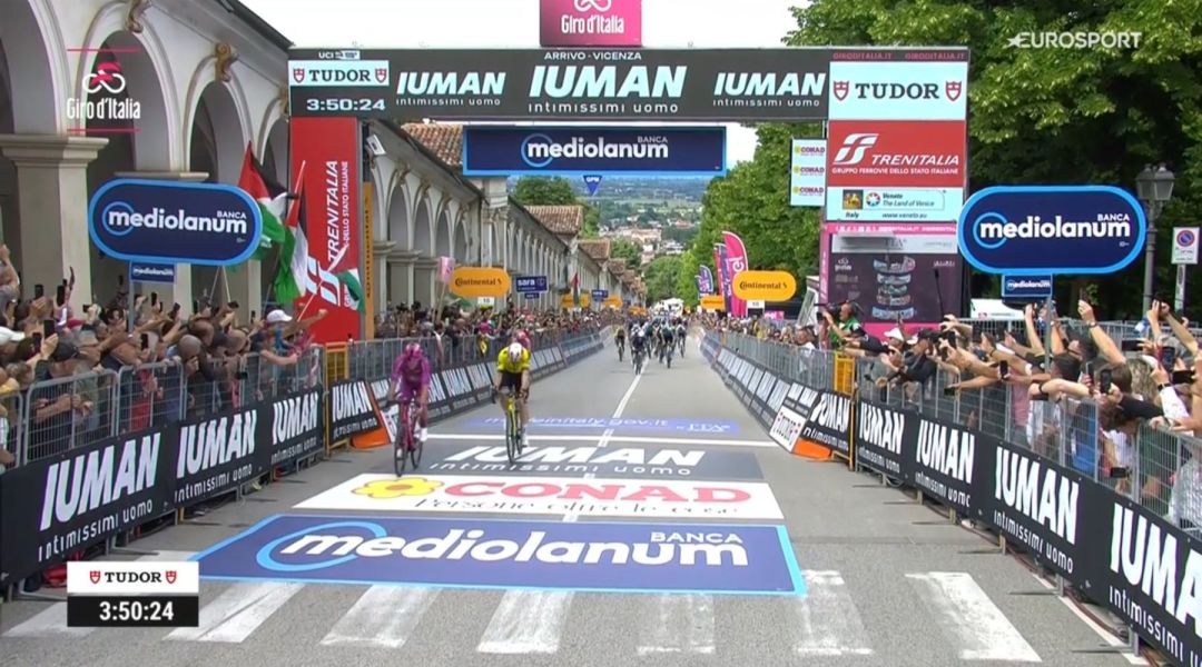 Pedersen è clamoroso, poker in ciclamino sulla rampa del Monte Berico battendo Van Aert e Del Toro!