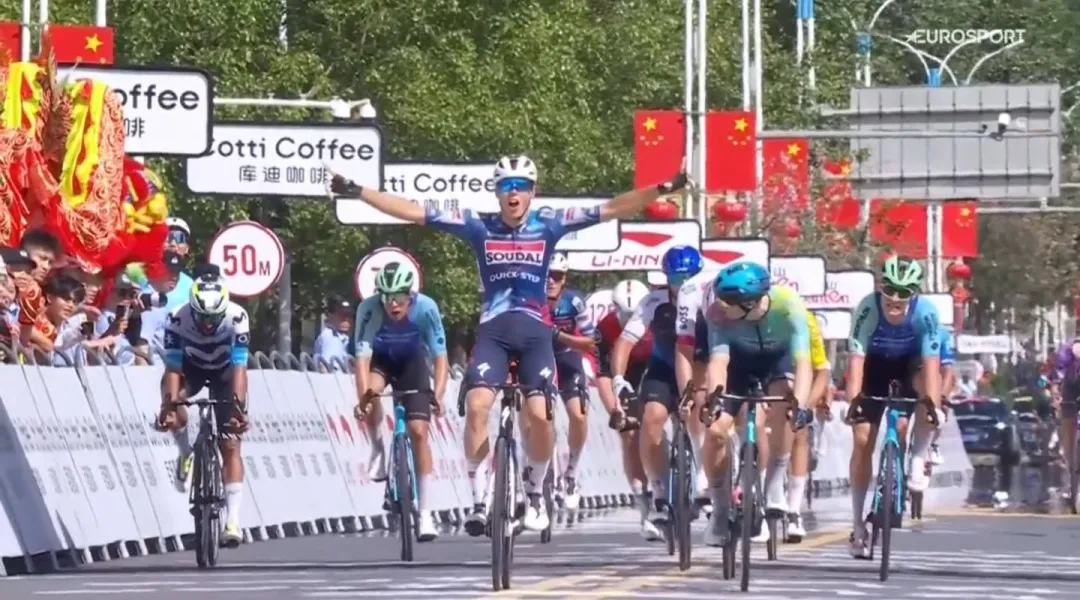 Magnier evita una maxi-caduta e domina ancora: il fenomeno transalpino apre pure il Tour of Guangxi