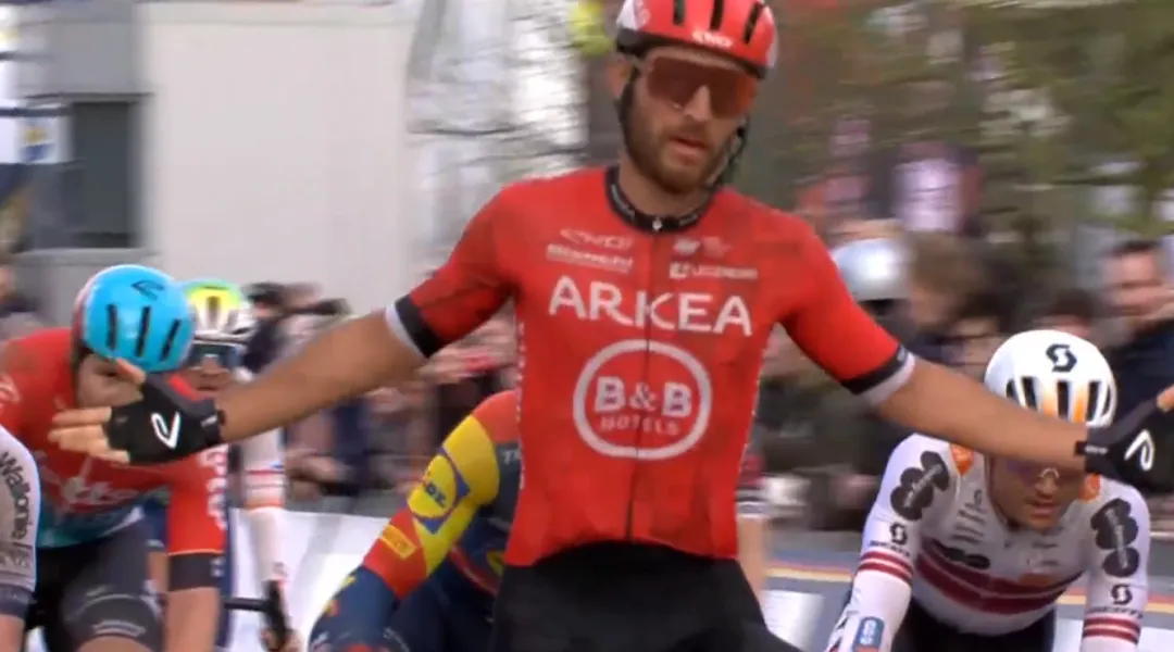 Che volata di Luca Mozzato a Koksijde! Battuti nientemeno che Groenewegen e Thijssen, 4° Consonni