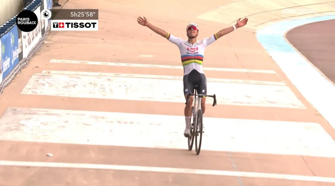 Un altro volo da maestro per il mito delle pietre: Van der Poel bis a Roubaix, è un dominio assoluto