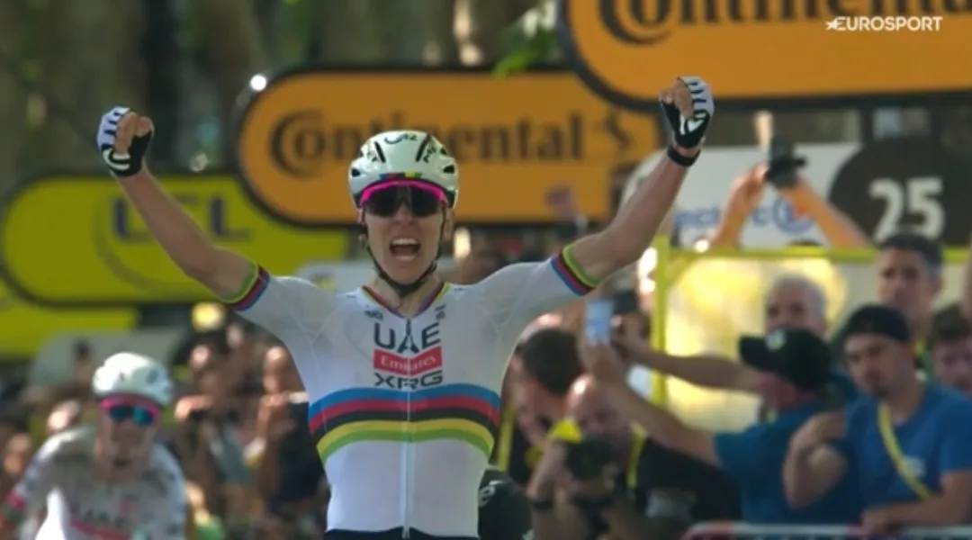 Che spettacolo a Rouen! Pogacar fa 100 domando Van der Poel (che resta in giallo) e Vingegaard