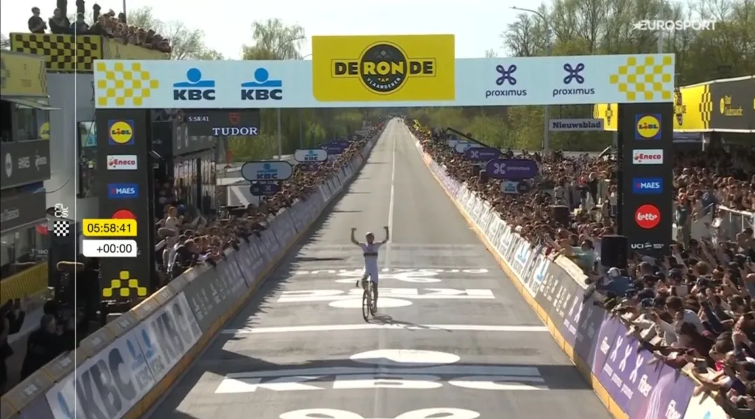 Un mostro sulle pietre, anche Van der Poel deve inchinarsi