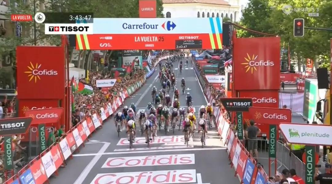 Philipsen trafigge Viviani: che volata a Zaragoza, bis per il belga nella Vuelta della rinascita