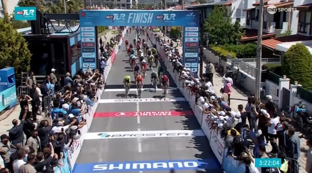 Viviani fa 90 e si rilancia alla grande in Turchia: che super volata di rimonta per battere Kristoff