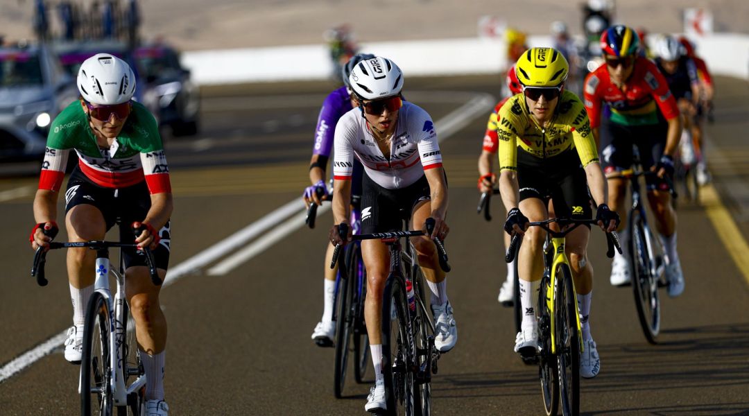 Niewiadoma vola sul Ventoux, sfrutta il tatticismo tra Reusser e Vollering e torna in maglia gialla!
