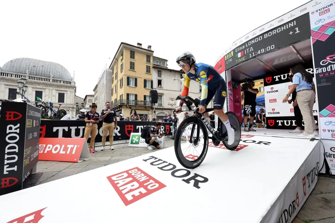 Spettacolo Longo Borghini! Elisa è subito maglia rosa a Brescia, che apertura del Giro d'Italia Women
