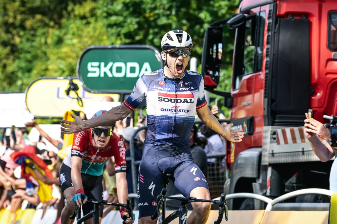 Velocisti beffati, a Bourg en Bresse si sblocca la Soudal-Quick Step con l'urlo di Kasper Asgreen