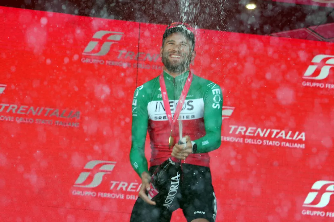 Le lacrime di Ganna dopo un digiuno (al Giro) di quasi 3 anni: 'Ho lavorato duro per battere un campione come Tadej'
