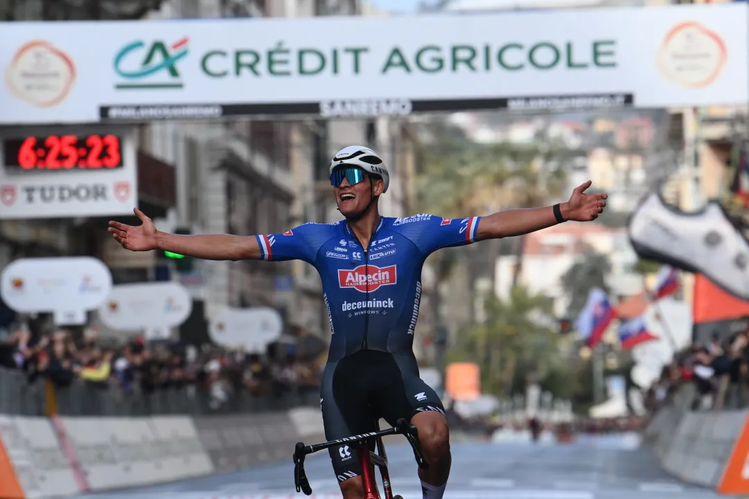 Van der Poel è leggendario, Ganna pure: che Sanremo, trionfa il Divino e Pippo è secondo su Van Aert e Pogacar