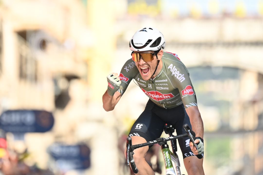 Ancora il tricolore sulle strade del Giro: a Genova il primo trionfo da pro di Stefano Oldani