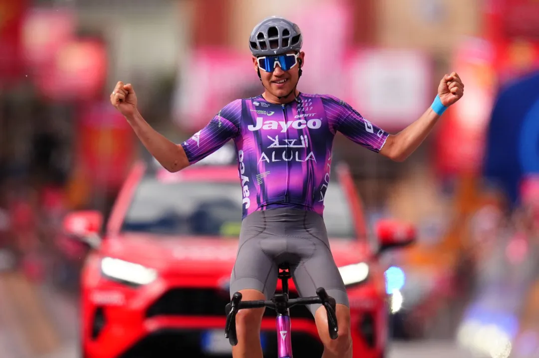 Cavalcata eccezionale di Plapp, a Castelraimondo è anche il grande giorno di Ulissi: Diego è maglia rosa!
