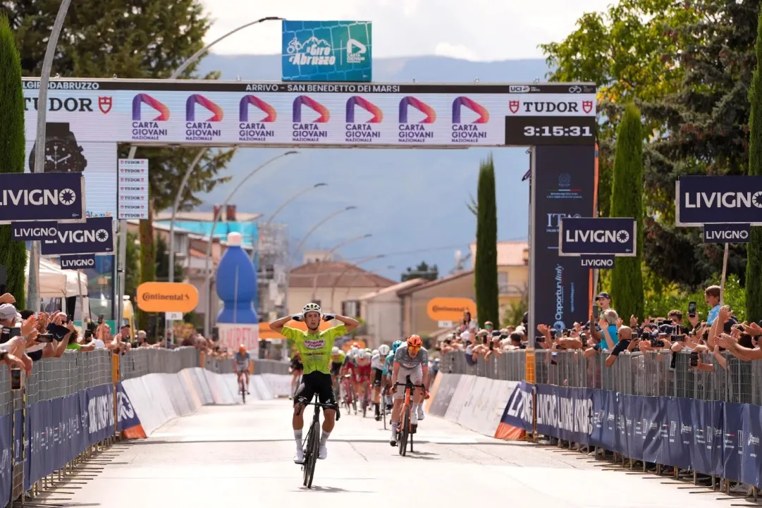 Che impresa di Filippo D'Aiuto al Giro d'Abruzzo: il friulano anticipa gli sprinter con una fuga eterna, Godon e Dati beffati