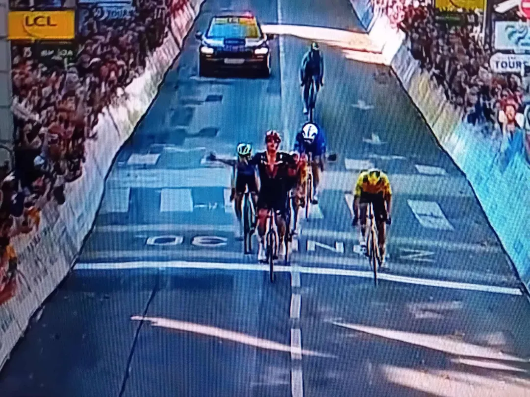 Matteo Trentin firma il capolavoro prendendosi la sua terza Paris-Tours, a Oropa brilla ancora Adam Yates