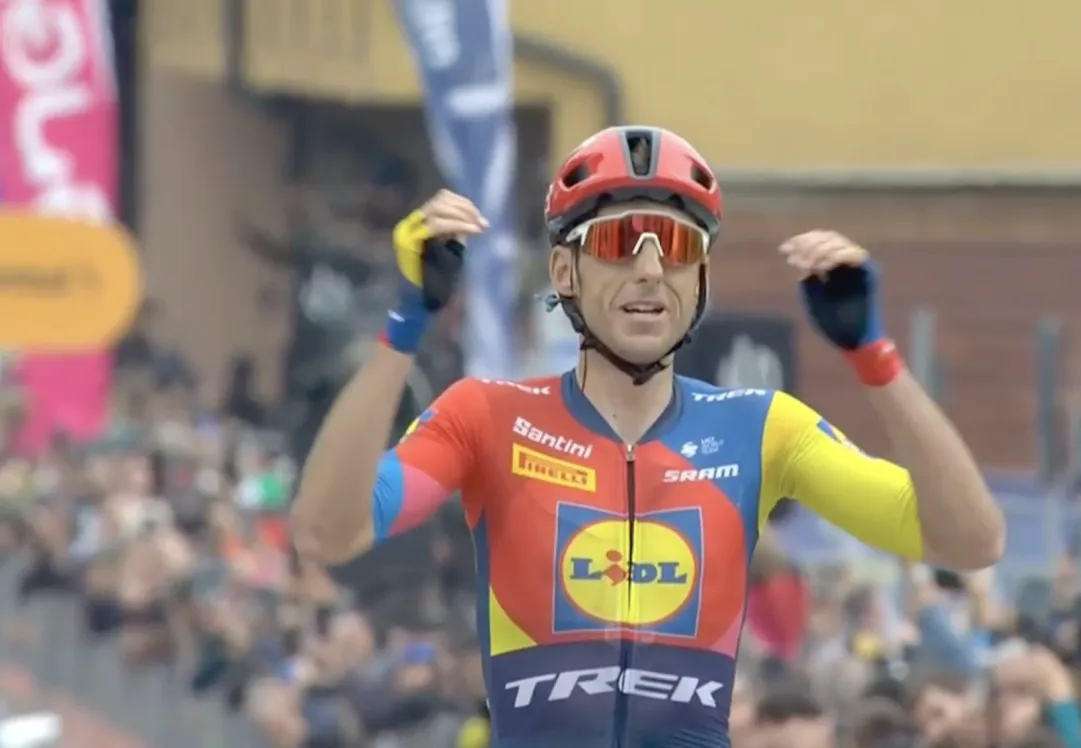 Giro d'Italia, 15^ tappa: splendida impresa di Carlos Verona nel giorno del crollo di Primoz Roglic
