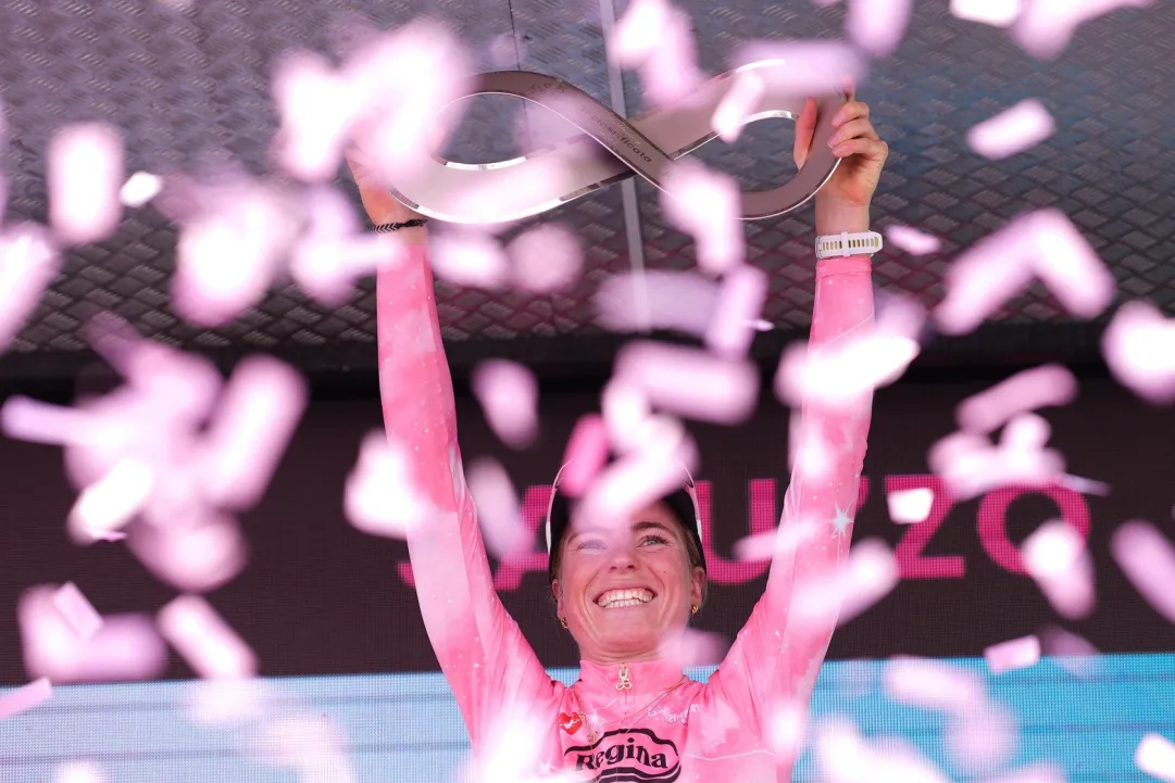'Ho osato perdere pur di ribaltare il Giro. E l'idea della maglia rosa mi ha messo le ali'. Tutta l'emozione di Vollering