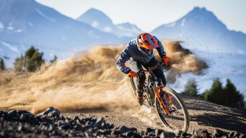 Giant Revolt E+ Pro, la prima e-bike totalmente Gravel per un marchio che continua a crescere