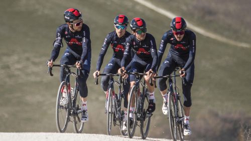 I campioni del team Ineos Grenadiers scelgono Wasabi, il nuovo top di gamma di Kask