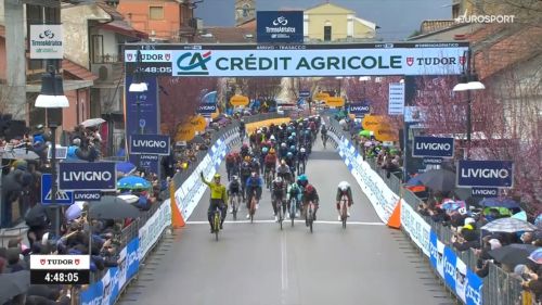 Tour - Le lacrime di Vingegaard dopo la vittoria: 'Ho passato 3 mesi molto difficili. Strano che abbia battuto Pogacar'