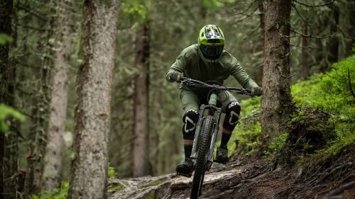 Giant Revolt E+ Pro, la prima e-bike totalmente Gravel per un marchio che continua a crescere