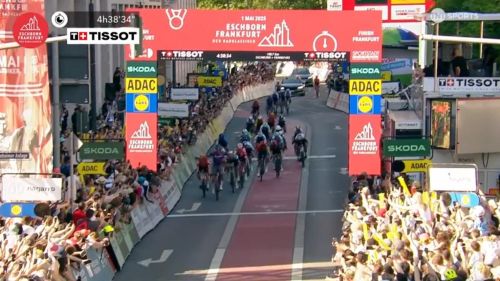 Matthews si sblocca prendendosi Francoforte, gran vittoria italiana al Romandia con Lorenzo Fortunato