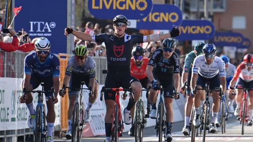 La Milano-Torino parla olandese: colpaccio di De Kleijn che beffa Gaviria, 5° posto per Moschetti