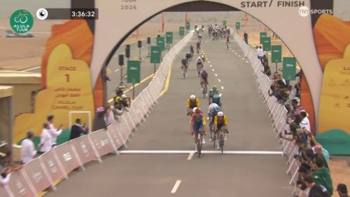 E' subito... Milan! Jonathan comincia il 2026 con uno sprint vincente nel vento dell'Alula Tour