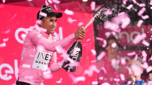 Pogacar come Pantani, 25 anni dopo: rimonta e stacca tutti ad Oropa, ecco la maglia rosa!