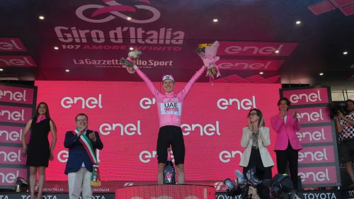 Tadej, fenomeno in rosa! Altro numero eccezionale di Pogacar sul Mottolino, brutta giornata per Tiberi