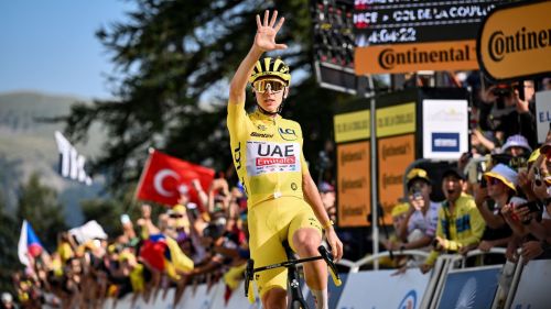 Pogacar da leggenda, fa il vuoto anche nella crono finale ed è doppietta Giro-Tour 26 anni dopo Pantani