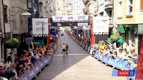 Lipowitz lotta alla grande, ma è tris Seixas nel tappone di Eibar per l'ipoteca sul Giro dei Paesi Baschi