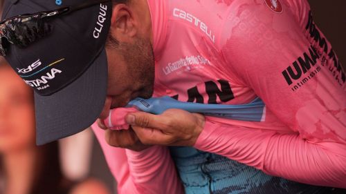 Ulissi da brividi per coronare una carriera: oggi nella sua Toscana in maglia rosa, è il giorno delle strade bianche!