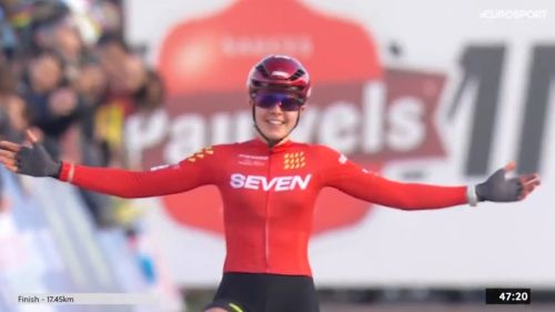 La prima di Aniek van Alphen nell'arena di Flamanville, Nys non perdona e firma la doppietta